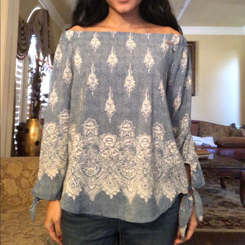 Long-Sleeve Flowy Blue Patterned Top